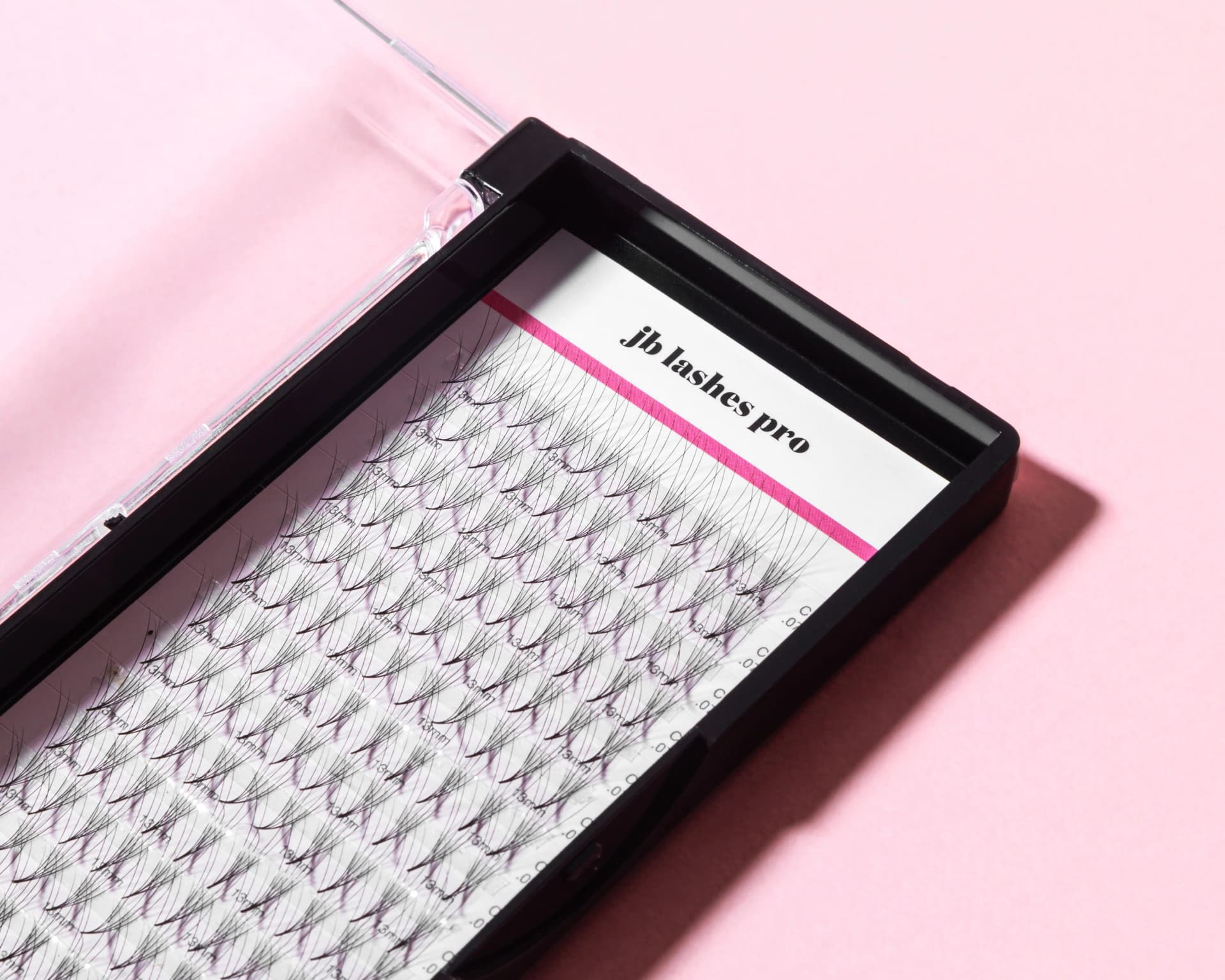 Für einen ausdrucksstarken Blick: Wimpernverlängerung mit Qualität von J & B Lashes