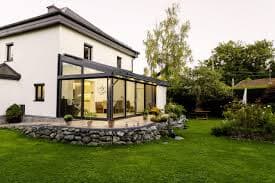 Whispering Winds: Den Wintergarten umarmen