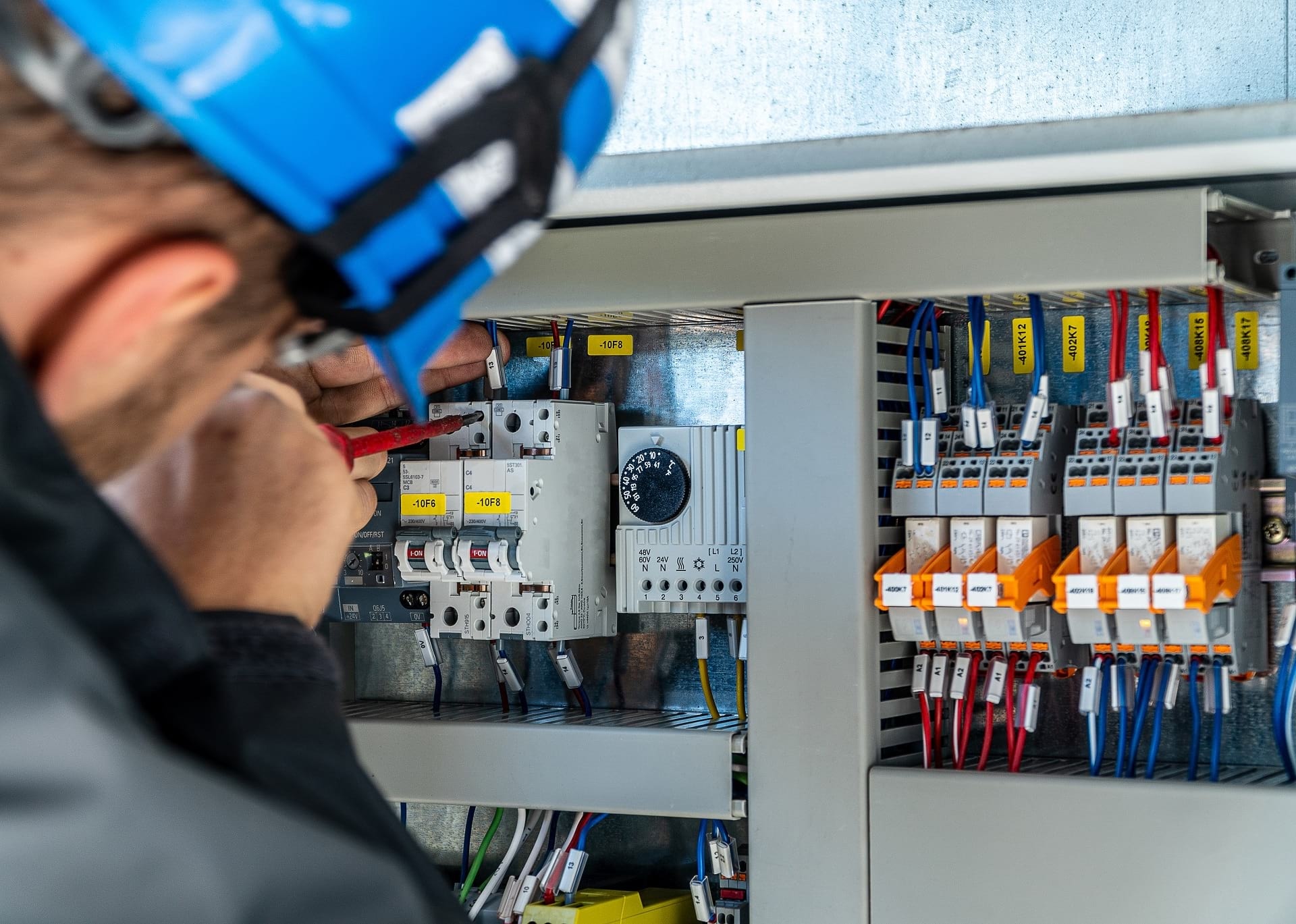 Prüfung ortsfester elektrischer Anlagen: Schutz vor elektrischen Bränden