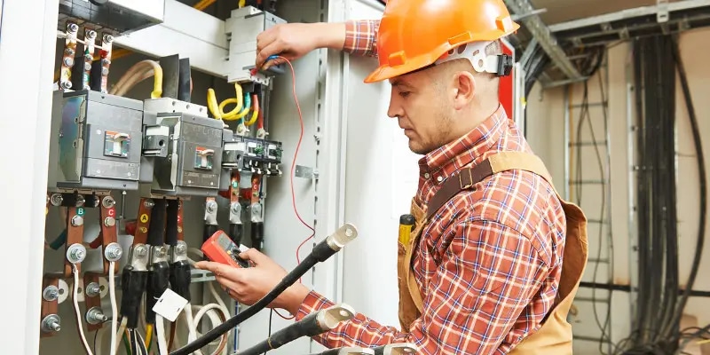 Notstromsysteme: Wichtige Funktionen und Einsatzmöglichkeiten in der Industrie