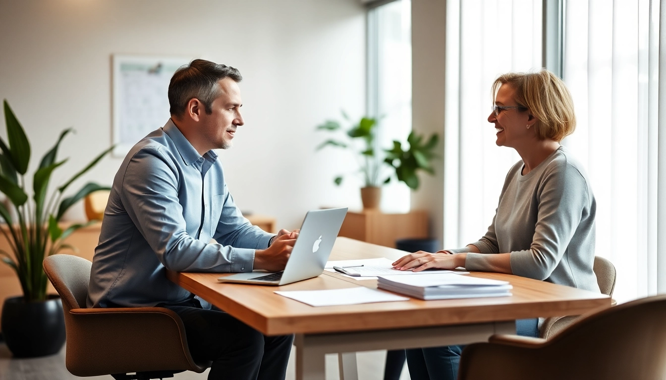 Consultant discussing Unternehmensberatung Pflegedienst strategies with a caregiver in an inviting office.